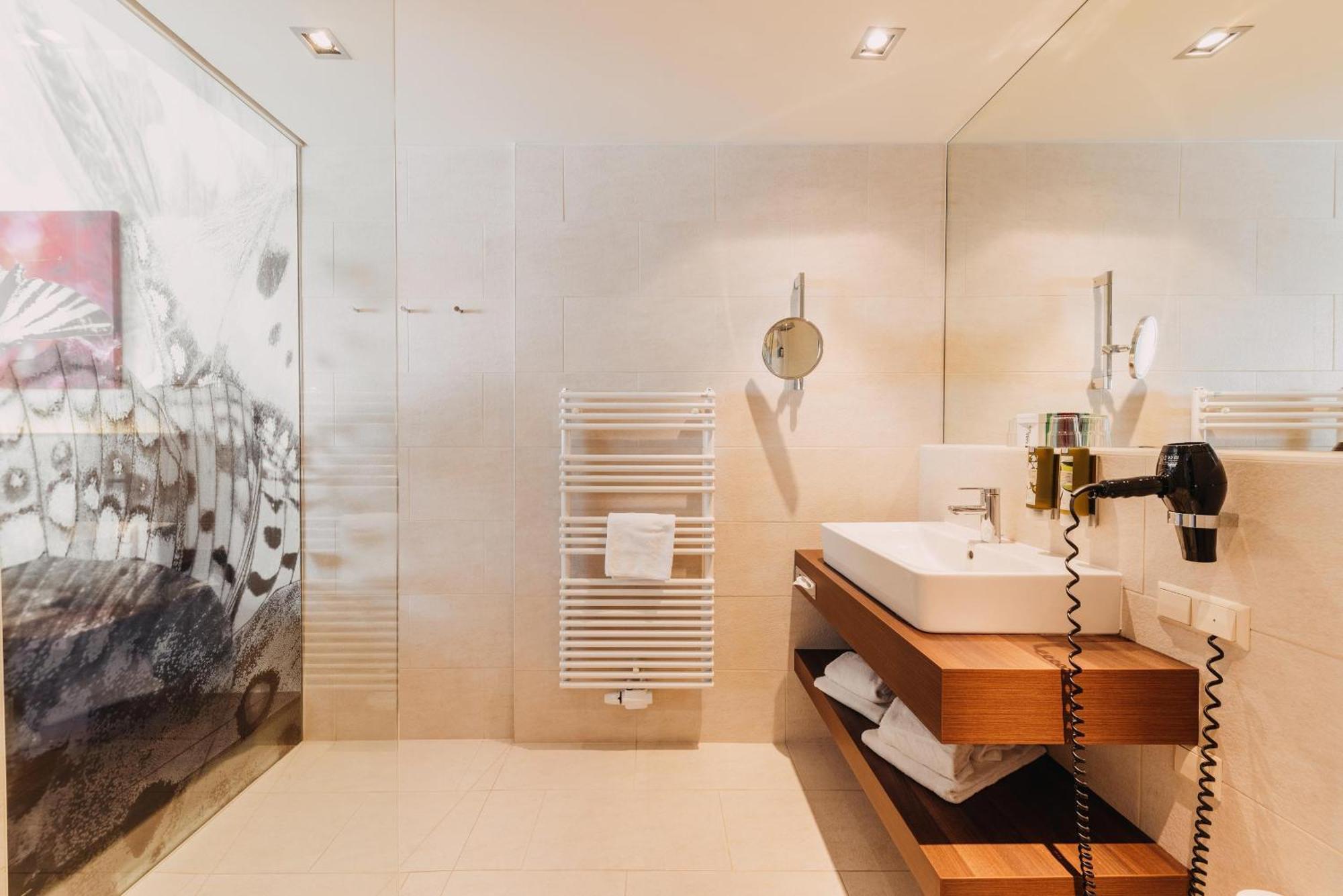 Thermenhotel Karawankenhof วิลลาค ภายนอก รูปภาพ